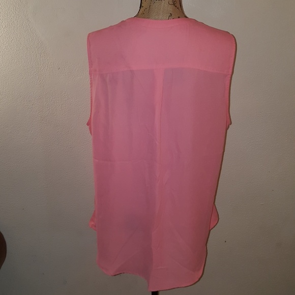 Zipper front sleeveless blouse. - Picture 4 of 4
